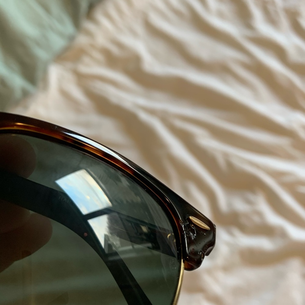 Polarized Ray-Ban Temple Clubmaster in Tortoise - Picture 6 of 7